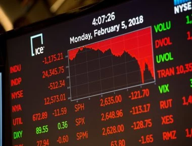 Ανέκοψε την κατρακύλα η Wall Street και επανέκαμψε με άνοδο